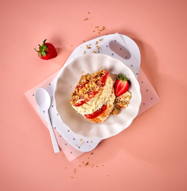 Strawberry Cookie Crumble Cheesecake 750g